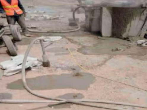 石柱水泥混凝土路面板底注浆技术 路面脱空注浆整治方案