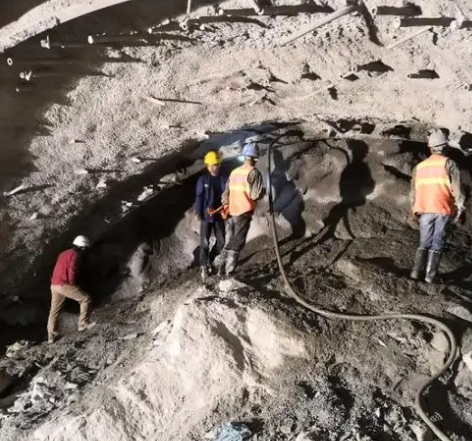 石柱拱顶带模注浆料的施工流程及注意事项